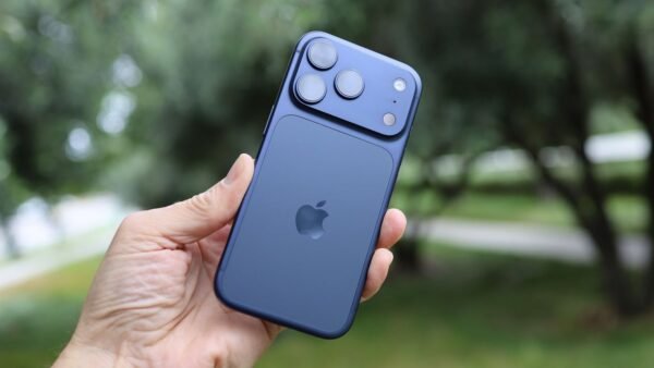 iPhone 17 深藍與太空黑可能更易刮傷？外觀工藝與耐用性全面評測