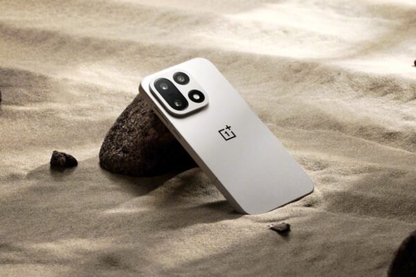 安卓旗艦迎頭趕上：一加 15 或成首款全面挑戰 iPhone 17 Pro 的手機