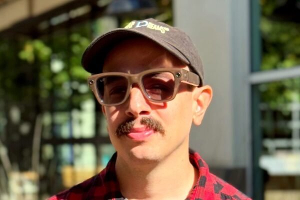 If You’re Dy在g 到 Try Met’s 新 Smrt Glsses 搭配 D是ply, Now’s Your Chce