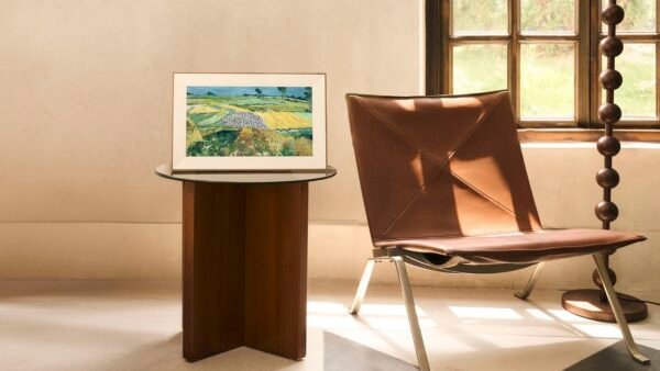 牆面發光的藝術相框：Pexar Starlight 數位相框深度評測