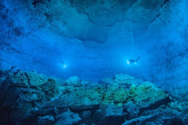 海底洞穴的冰河影響：千年不受干擾的洞穴旅程