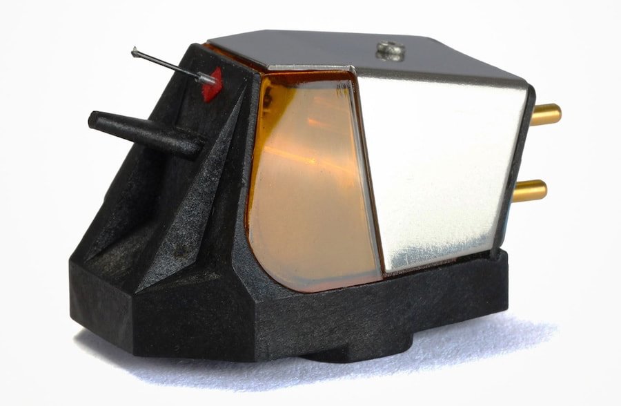 雷嘎 Nd9 航向極緻的磁式唱頭： boron 細線與針尖科技的新生代