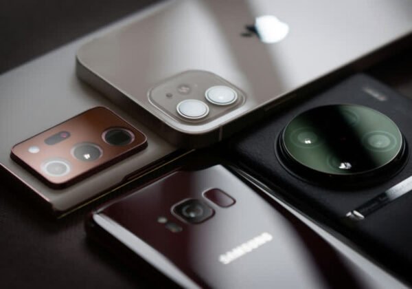 Global Smartphone Shipments Rise 2% in 2025 as Apple Maintains Lead