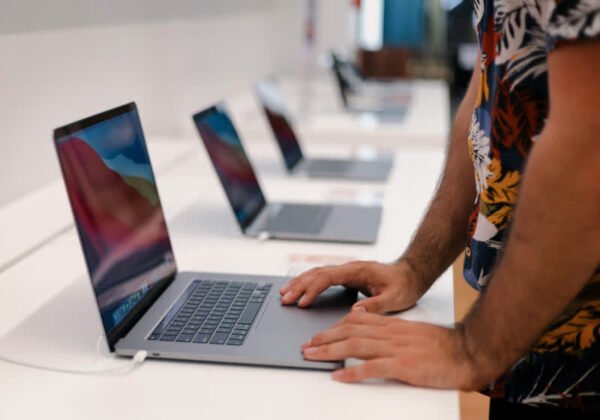 Global PC Shipments Rebound 9.6% to 76.4 Million in Q4 2025 as Annual Growth Keeps Pace