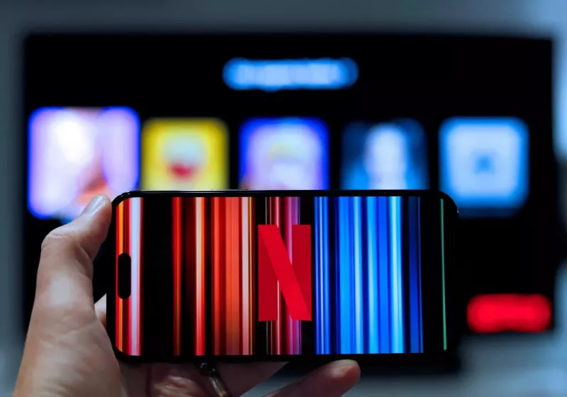 Netflix closes 2025 with record growth, all-cash Warner deal, and AI push