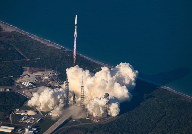 Blue Origin Targets Enterprise Networks with a 5,400-Satellite Megaconstellation