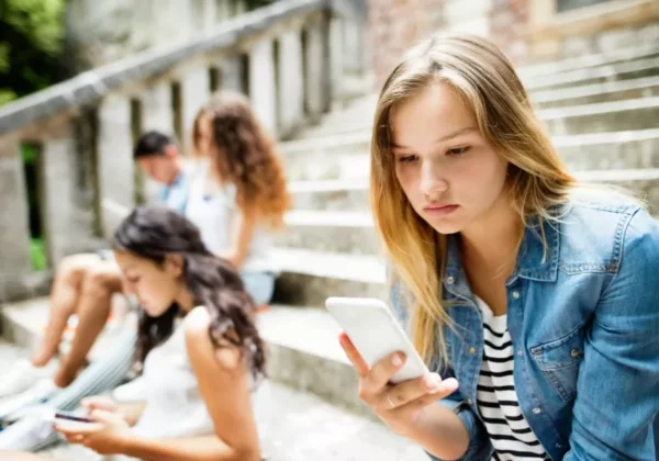 France Bans Social Media for Teens Under 15 and Prohibits Phones in Schools