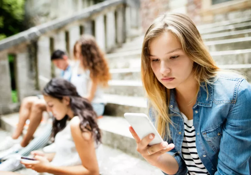 France Bans Social Media for Teens Under 15 and Prohibits Phones in Schools