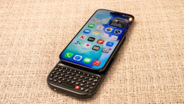 Clicks 創辦人揭示迷你通訊手機的定位與未來走向