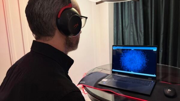 HyperX 與腦波掃描公司 Neurable 攜手開發遊戲裝備：以「抑制偏 tilt」與「良好習慣、避免糟糕習慣」為核心訴求