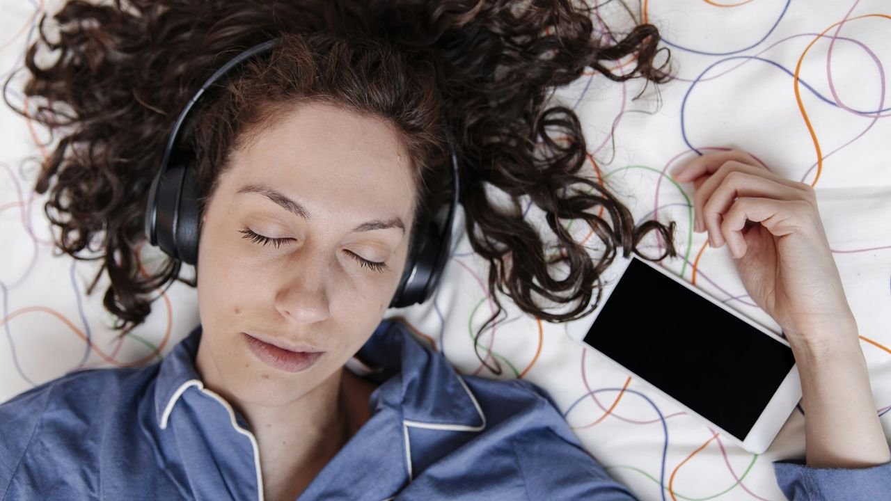 智慧型手機深夜默默蒐集你的資料？NordVPN揭示風險與降低方法