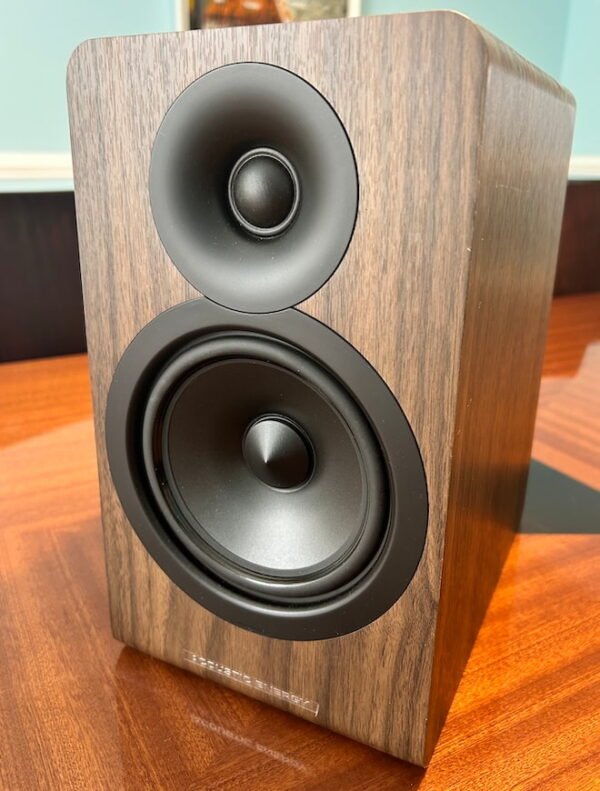 桌面迷你喇叭實測：DALI KUPID、ACOUSTIC ENERGY AE100 MK2、Q Acoustics 3020c 三強對決