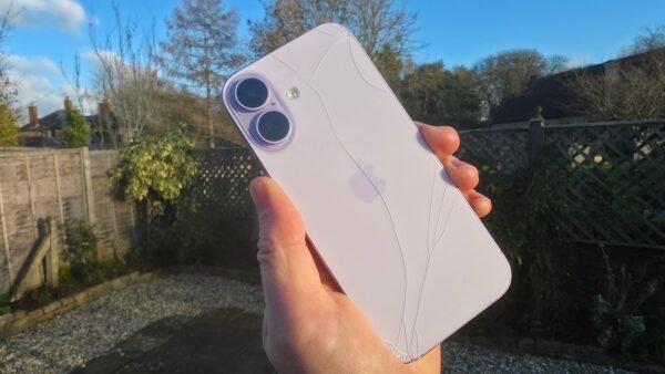 當年柴變回不如鋼鐵？苹果放棄鈦合金後的取捨與影響