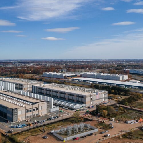 微軟承諾全額承擔高耗能 AI 數據中心用電成本，回應社群對電費與水資源的關切