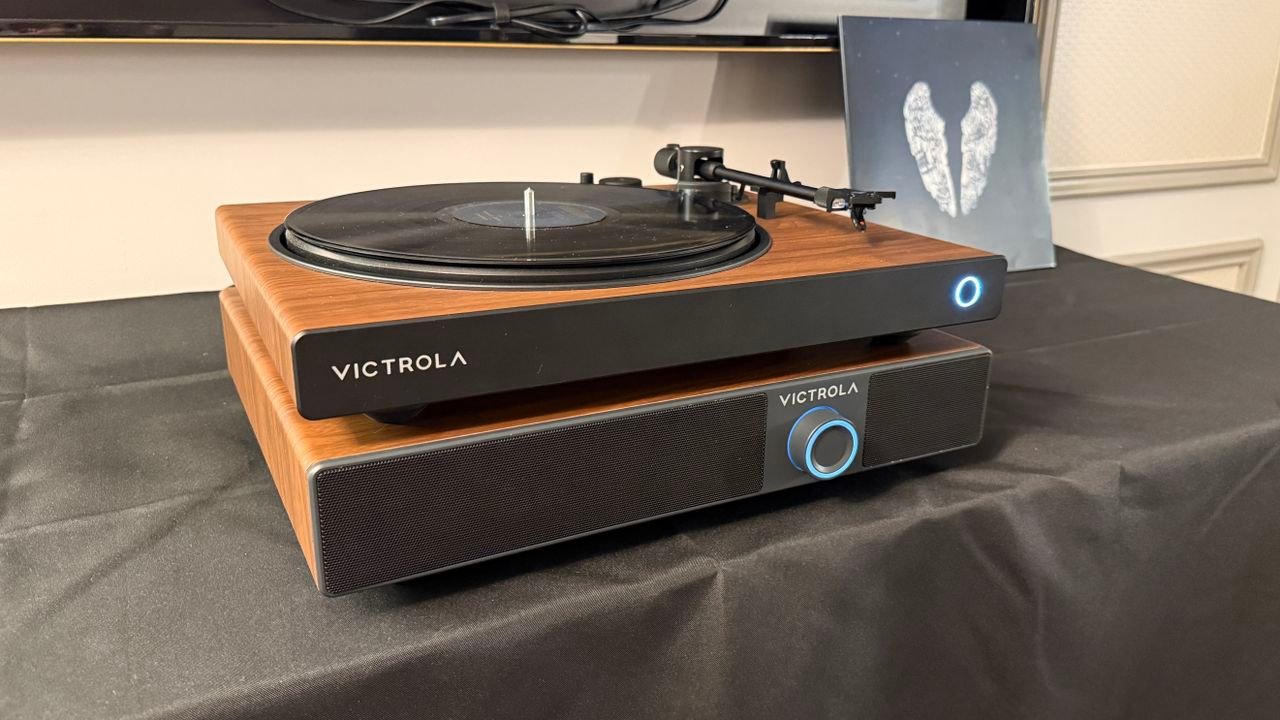 我聽到、也感受到 Victrola 新款放唱機底座音箱的風險性構想或許真的可行