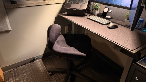 虛實並行的核心支撐：Vari CoreChair 的實測與適用性分析