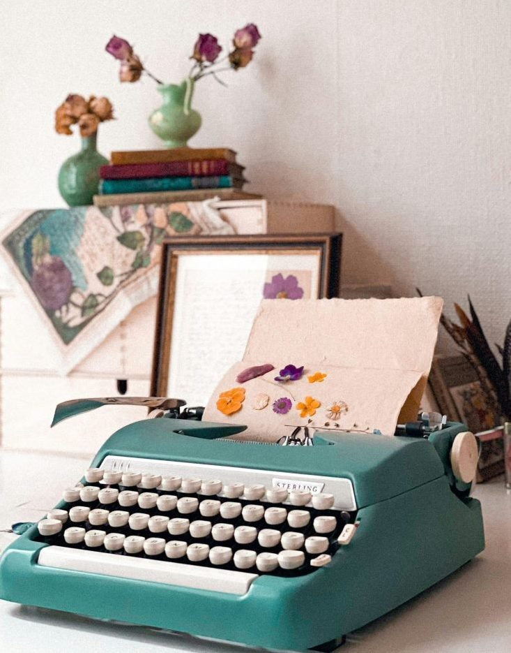 Poetcore Bedroom Decor: Seven Dreamy Rooms for a Literary Aesthetic