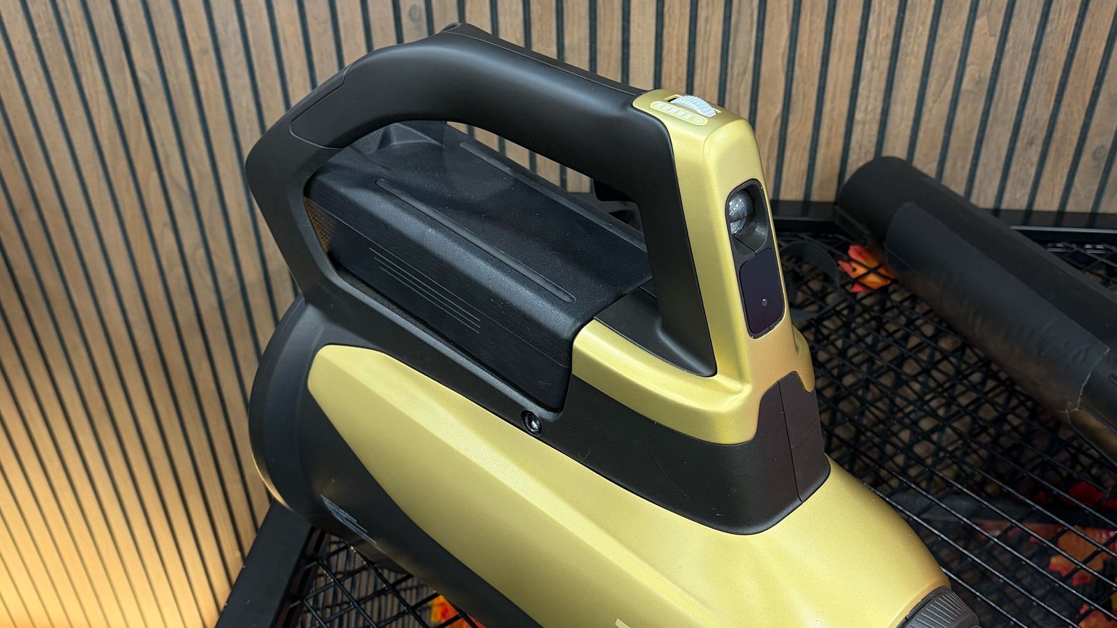 CES 2026: The Tone Outdoors T1 Leaf Blower Quietly Solves the Major Leaf-Blower Nuisance