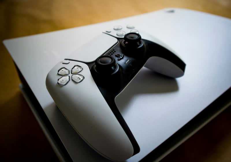 PS5 Outsells Switch 2 During Holiday Quarter, Fueled by Ghost of Yōtei