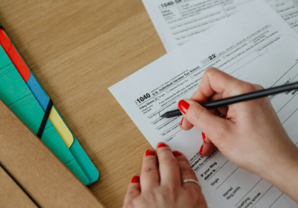 Billionaire VC Vinod Khosla Calls for Scrapping Taxes on 125 Million Americans Amid AI Job Fears