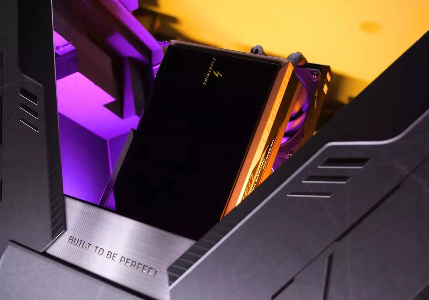 超級極限：MSI RTX 5090 Lightning Z 的極致測試與極端設計解析