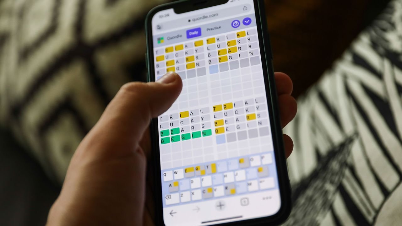 每日九宮格拼字解答與線索於特定日期之回顧與分析