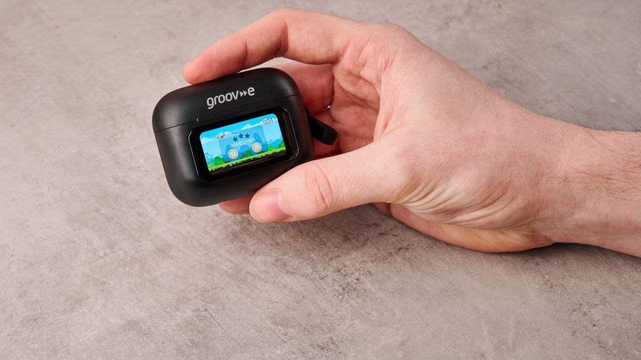 超便宜無線耳機竟能在充電盒上玩像素飛行！這功能成為經典之一