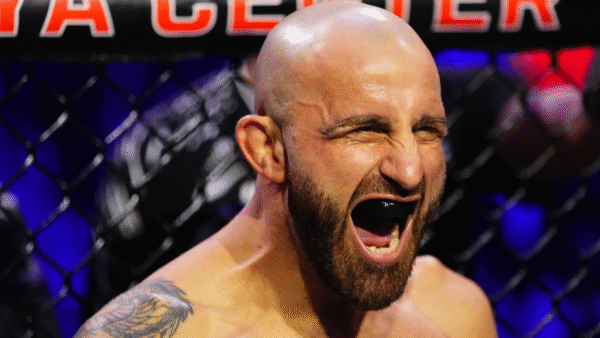 偷偷門道看 UFC 325：免費觀賞的隱藏途徑與風險解析