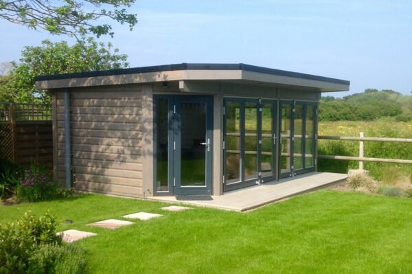 10 Large Garden Trends Everyone Will Be Trying in 2026