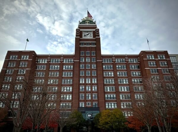 Starbucks to Establish Corporate Office in Nashville, Affecting Seattle-Based Supply Chain Roles